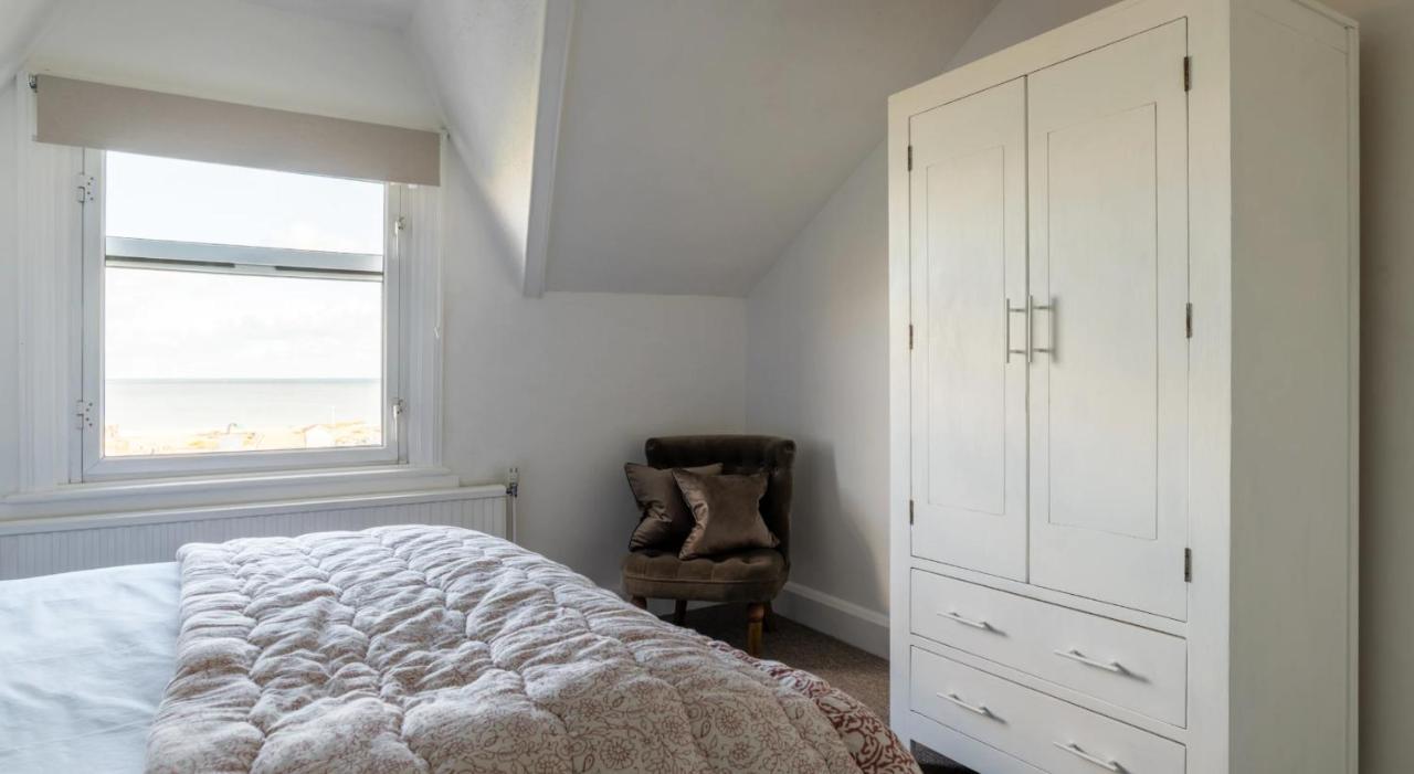 Tranquil Beachfront Beautiful 2-Bed Apartment Deal Esterno foto