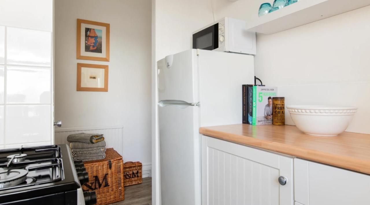 Tranquil Beachfront Beautiful 2-Bed Apartment Deal Esterno foto